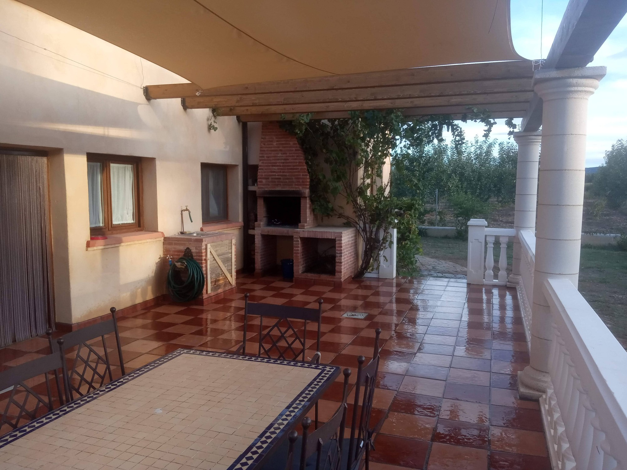 Casa rural barbacoa terraza parra comida aire libre