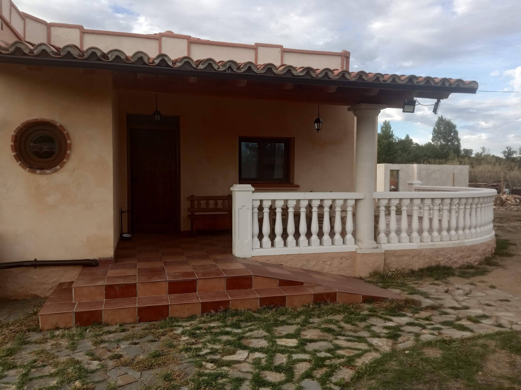Cena terraza atardecer anochecer disfrutar cielo estrellado azul oscuro